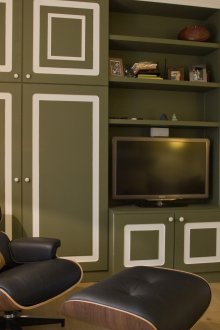 Маслинени мебели в хола