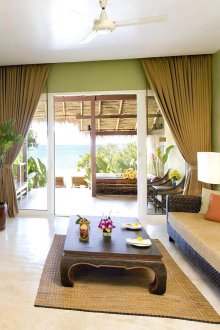 Маслинен цвят в тропически интериор