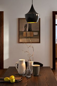 Кафява тъмна врата