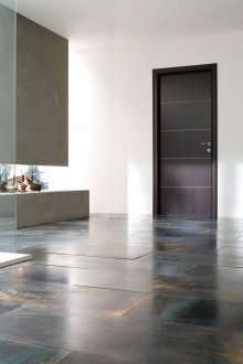 Тъмни фурнирована врата