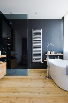 Рафтове за бор в банята