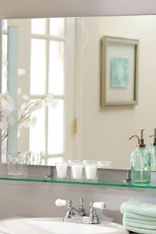 Тесни рафтове в банята