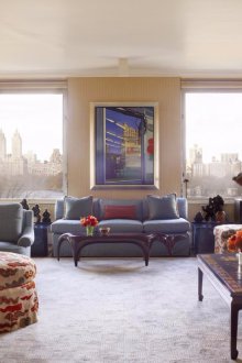 Бежова всекидневна в класически стил