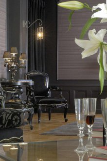 Черни мебели в класически стил