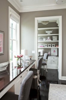 Столове в хола в класически стил