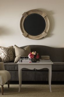 Всекидневна в стила на кънтри в бежови и сиви тонове