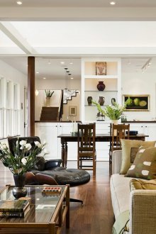 Орехови колони в интериора