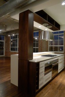 Венге колона в интериора