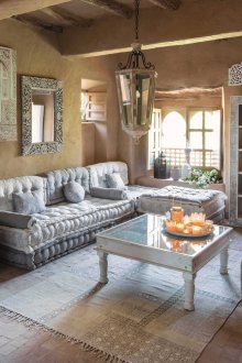 Диван в ориенталски стил