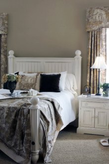 Спалня в стил Прованс с бежови елементи.