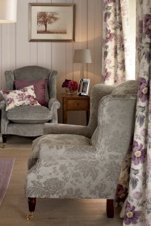 Бежов и люляк интериор на всекидневната