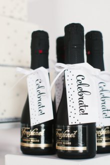 Монохромен декупаж за бутилка шампанско