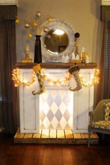 Weihnachtskamin aus der Kiste und Holz