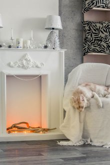 Weihnachtskamin aus dem Kasten mit Stuck heraus