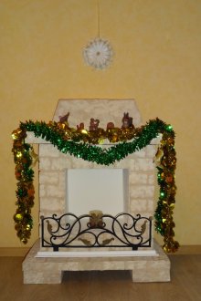 Weihnachtskamin aus der Box mit Lametta