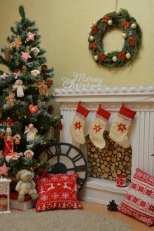 Weihnachtskamin aus dem Kasten mit Formteil heraus