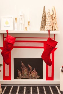 Weihnachtskamin aus der Box mit Socken