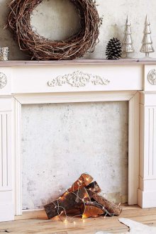 Weihnachtskamin im Shabby Chic-Stil
