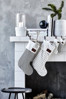 Weihnachtskamin im skandinavischen Stil