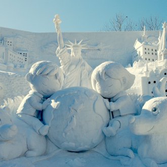 Снежна пързалка на фестивала