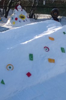 Снежна пързалка с подсветка