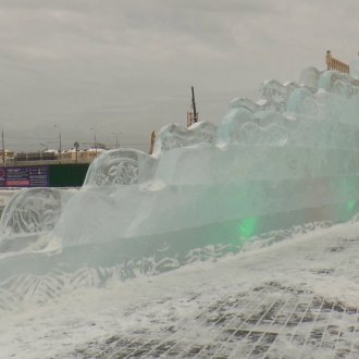 Издълбан снежен слайд