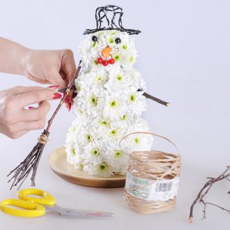 Как да направите снежен човек от цветя