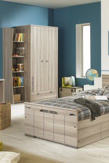 Kanak-kanak dari pelbagai dalam gaya laut