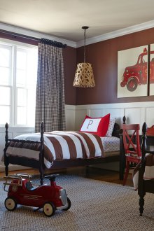 Kanak-kanak diukir dari kayu pepejal