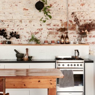 Кухнята под остарялата тухла