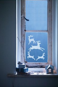 Декориране на прозорци с елени за новата година