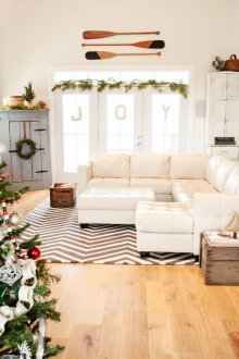 Декорация на прозорци за новата година с борови клонки