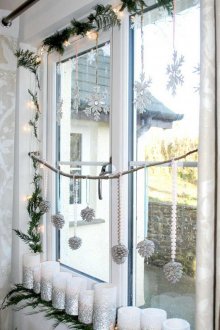 Декориране на прозорци за новата година със свещи