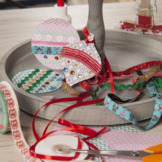 Коледни украси от цветна хартия