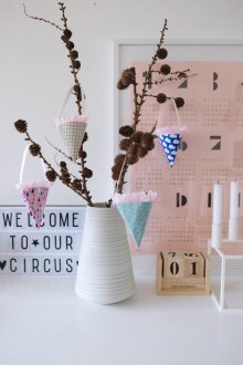 Коледна украса за хартиени бонбони