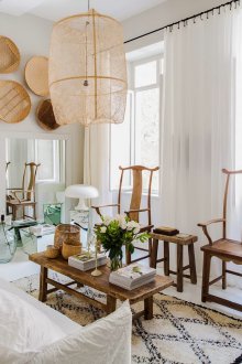 Eclectic-style studio apartment