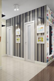 Комбинацията от различни тапети в коридора