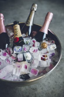 Лед с цветя за шампанско за Нова година