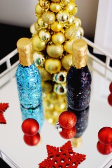 Новогодишен декор на бутилка шампанско блести