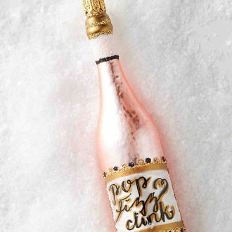 Новогодишен декор на бутилка шампанско в розово