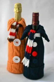 Новогодишен декор на бутилка шампанско с плетено покритие