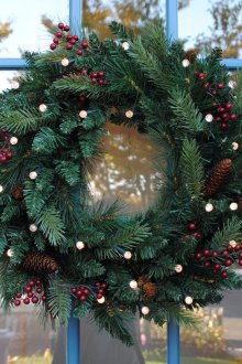 Новогодишен венец на вратата