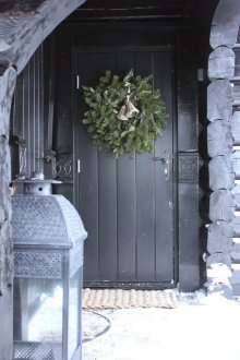 Коледна фасадна украса в стил кънтри