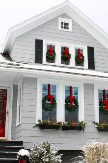 Коледна украса на фасадата и прозорците