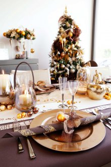 Новогодишна украса за 2019 година в кафяво