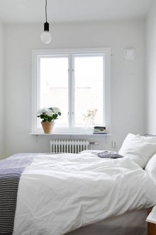 Reka bentuk bilik tidur putih yang sempit