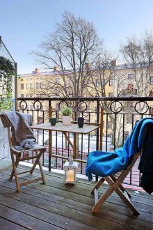 Сгъваема маса на балкона