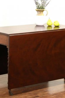 Сгъваема маса на колела