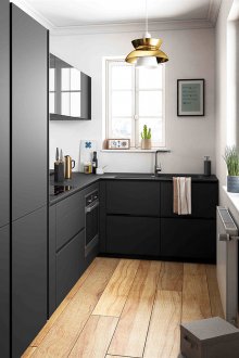 Черна кухня 6 кв.м.