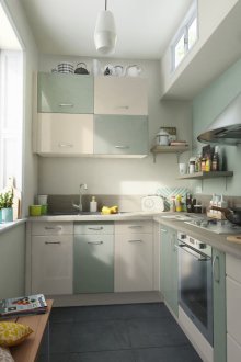 Кухня 6 кв.м в пастелни цветове